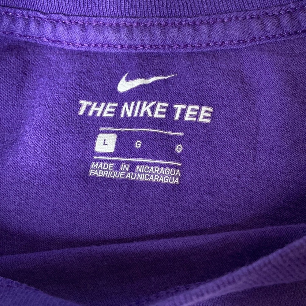 Men Nike T-Shirt - Picture 3 of 4